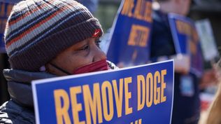 Protesta de trabajadores estatales contra el DOGE