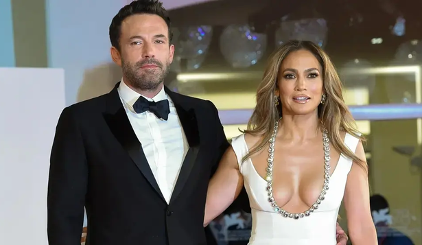Benn Affleck y Jennifer López, mientras estaban juntos. (Archivo)&nbsp;