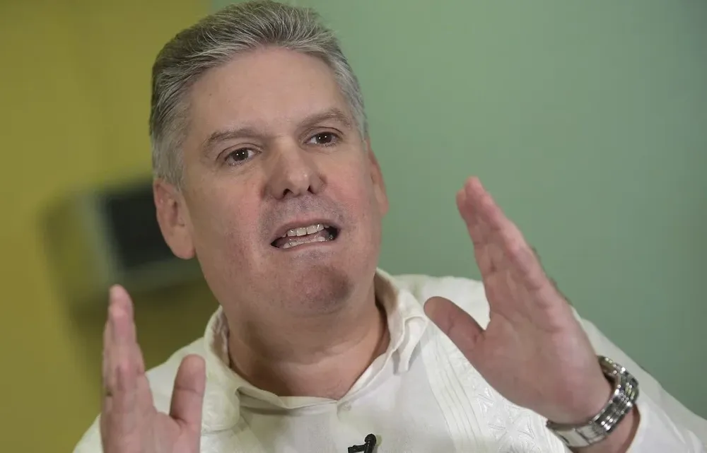 La salida de Alejandro Gil ocurre en medio de una creciente polémica de las medidas de ajuste anunciadas por el funcionario a fines de diciembre.