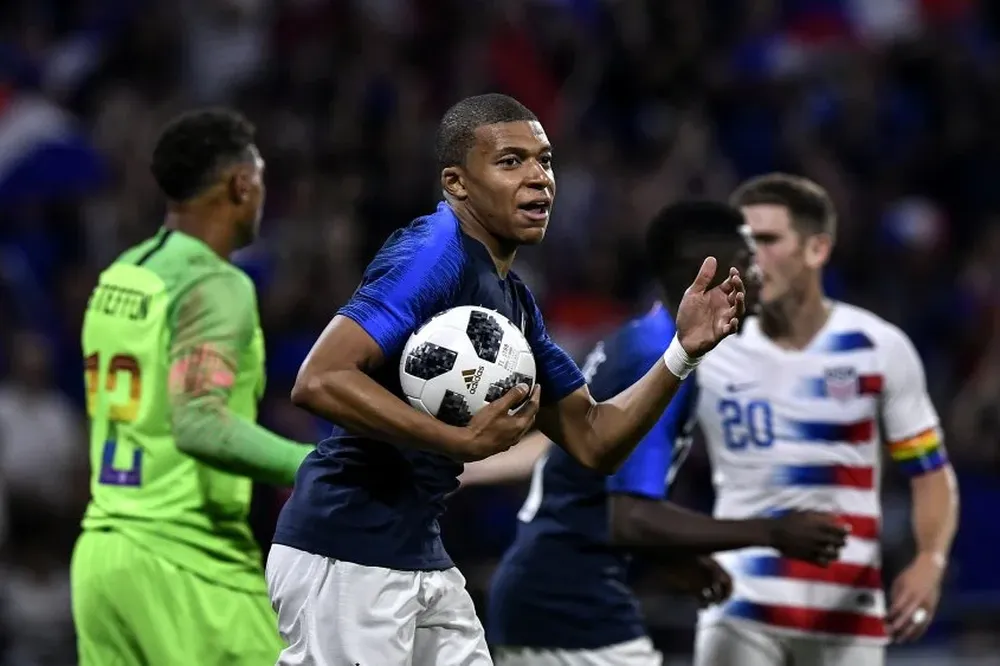 Kylian Mbappe celebra su gol