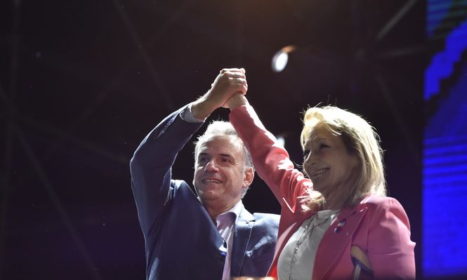 De la baja intensidad a despertar al mamado, la campaña de Orsi apuesta a la emoción y saca cuentas por la mayoría parlamentaria
