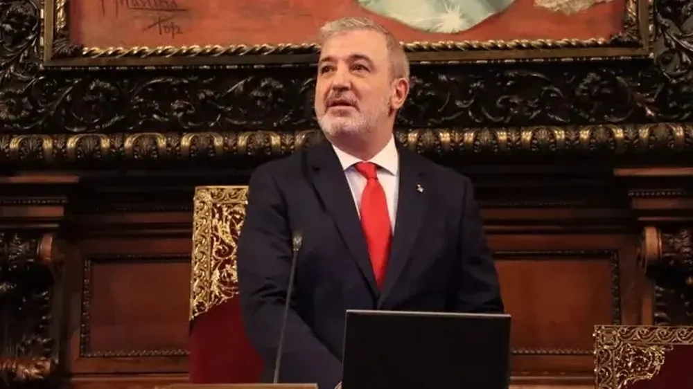 El alcalde de Barcelona, Jaume Collboni, en el pleno del Ayuntamiento