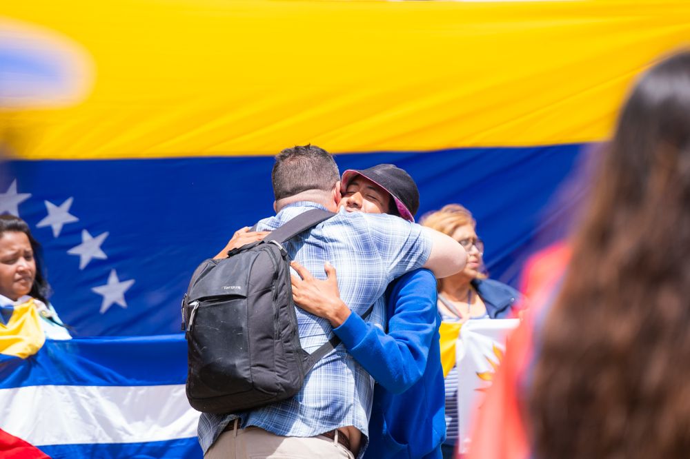 Manifestación de venezolanos en Uruguay, tras el derrocamiento de Nicolás Maduro