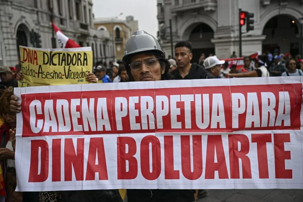 Los manifestantes recorrieron las calles de las principales ciudades de Perú en marchas que están previstas hasta este sábado.