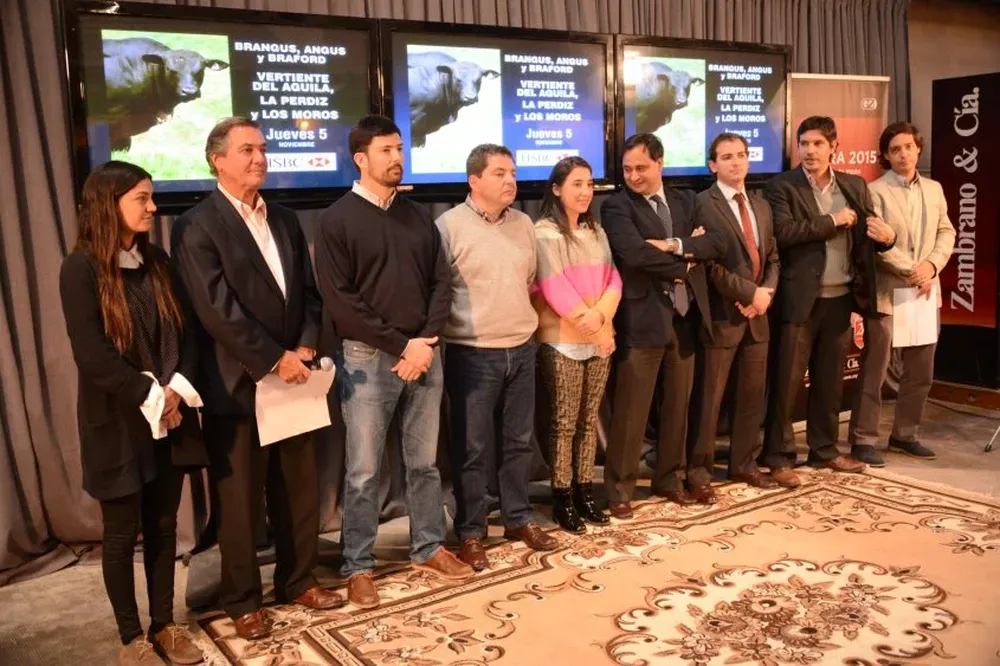 Integrantes de las cabañas, del escritorio y del banco en la conferencia