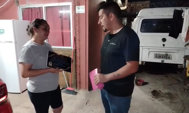 Una conductora encontró más de $ 500 mil, se contactó con la dueña y devolvió el dinero: no aceptó recompensa