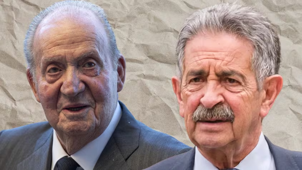 El rey emérito Juan Carlos I, y el periodista Antonio García Revilla