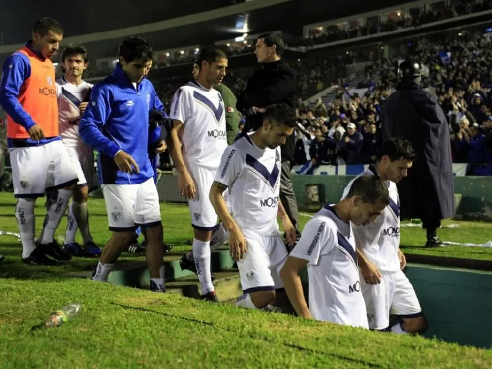 Vélez cayó en el Centenario