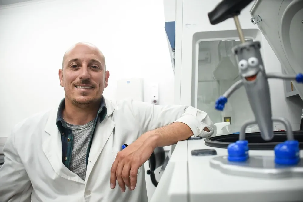 Gonzalo Moratorio es uno de los diez científicos más importante del 2020 según la revista Nature