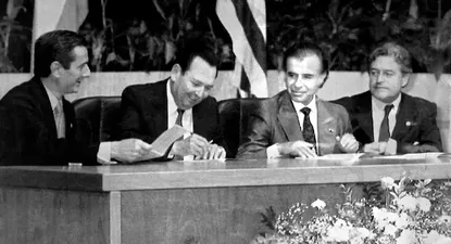 Los presidentes de Brasil, Fernando Collor de Mello, de Paraguay, Andrés Rodríguez, de Argentina, Carlos Menem, y de Uruguay, Luis Alberto Lacalle, en la firma del Tratado de Asunción el 25 de marzo de 1991