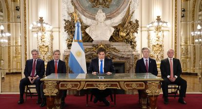 Milei anunció medidas para blindar el equilibrio fiscal y acusó al Congreso