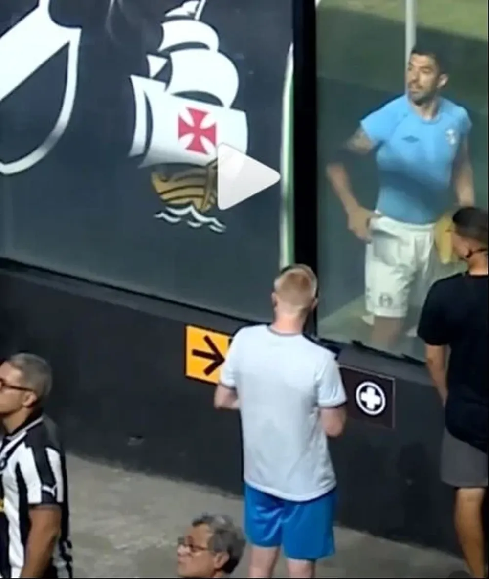 El gran gesto de Luis Suárez que sorprendió a un niño hincha del equipo rival; mirá el video