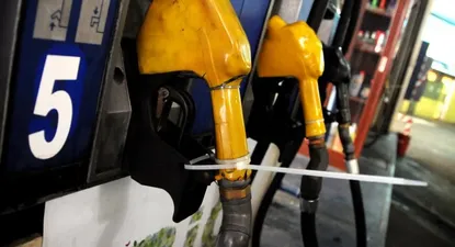 Cargue lo justo, el viernes bajan los combustibles