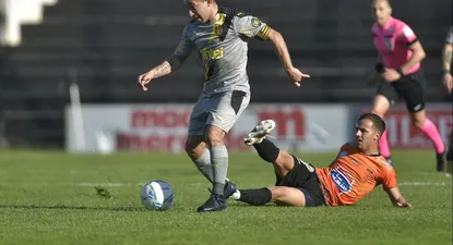 Walter Gargano en acción contra Sud América