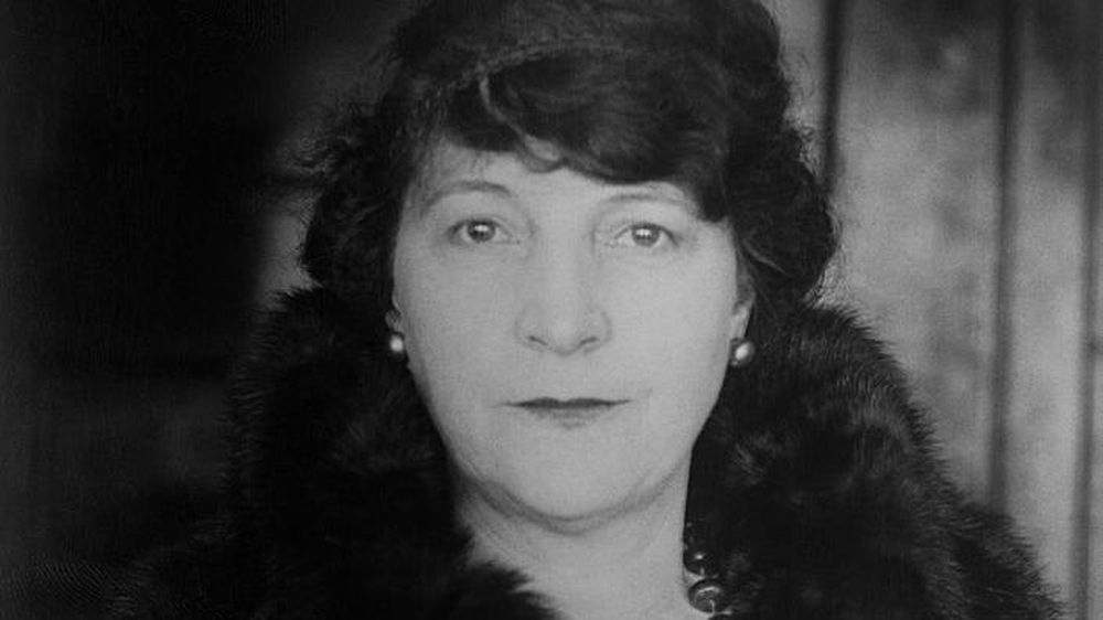 Lulu Hunt Peters se doctoró en medicina por la Universidad de California, cuando menos del 5% de los estudiantes de medicina estadounidenses eran mujeres.