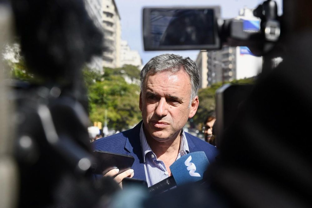 Yamandú Orsi durante al acto del 1º de mayo