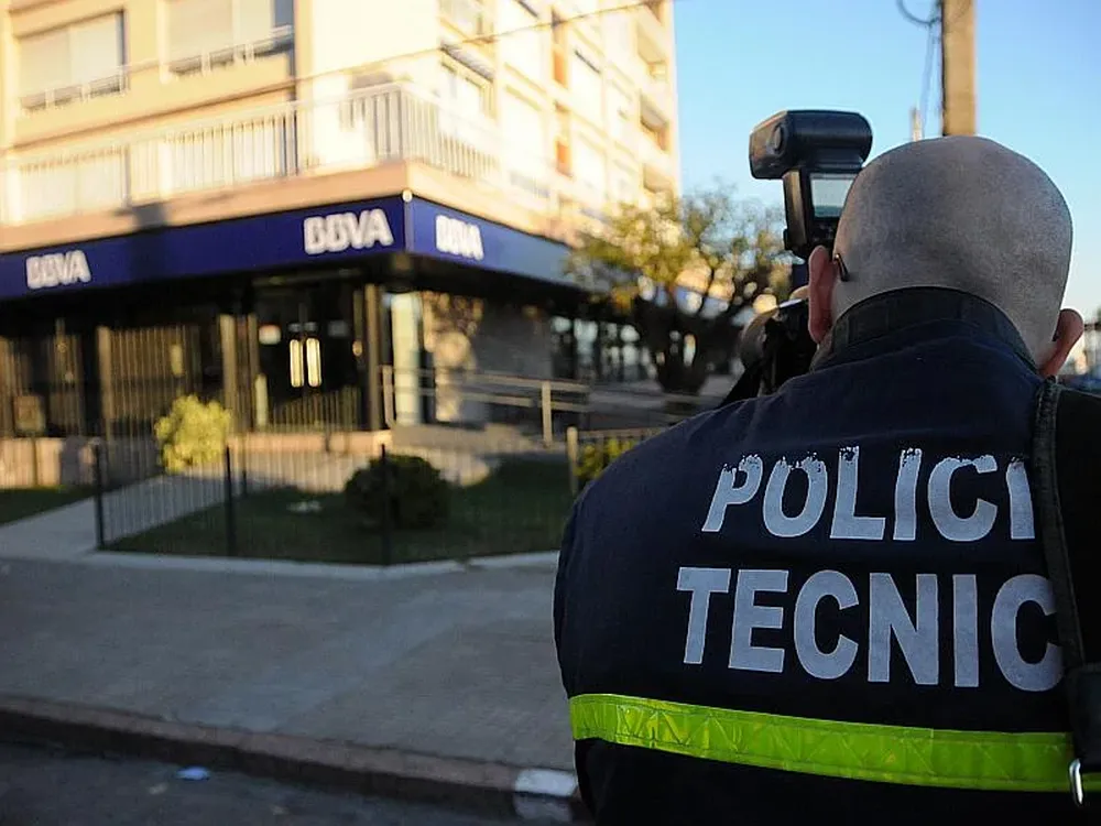 La Policia trabaja en el robo al BBVA