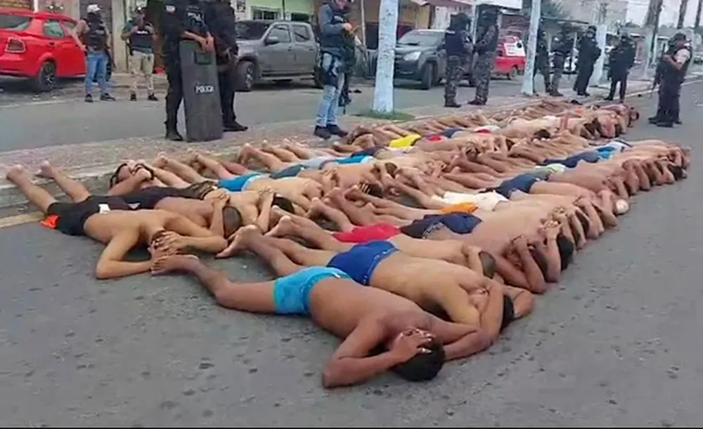 Decenas de participantes del intento de asalto a un hospital en Ecuador fueron detenidos el domingo.