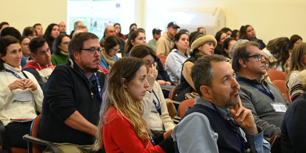 Actividad a sala llena, confirmatorio eso de la relevancia del tema.