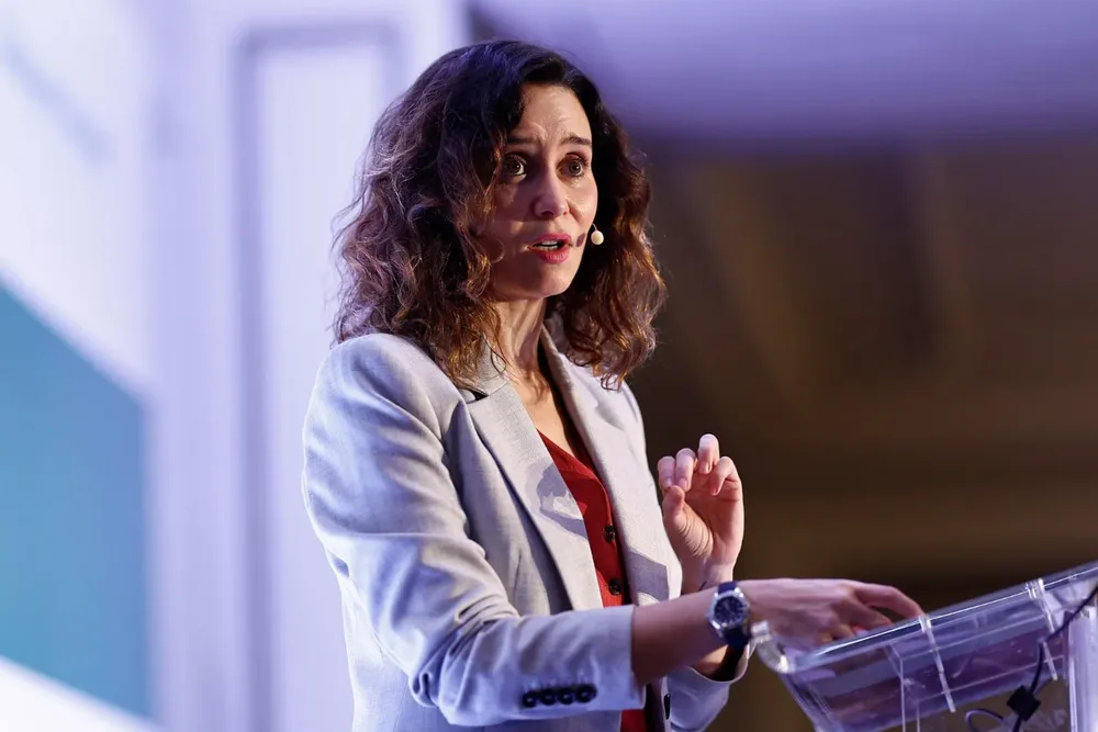 Ayuso invita a Sánchez a dimitir tras el resultado de Galicia.