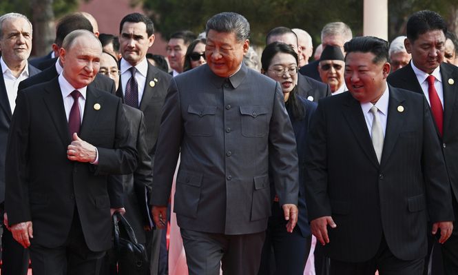 Xi Jinping junto a Vladimir Putin y Kim Jong Un en el desfile del Día de la Victoria en Pekín&nbsp;