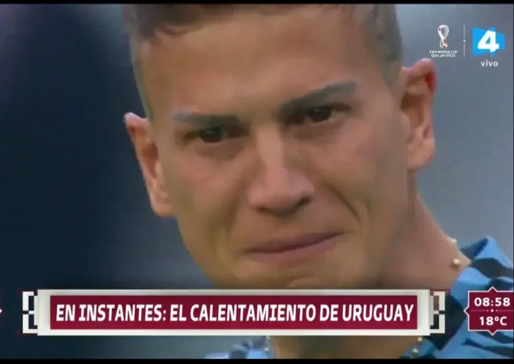 El arquero Sebastián Sosa llora en la cancha del Education City