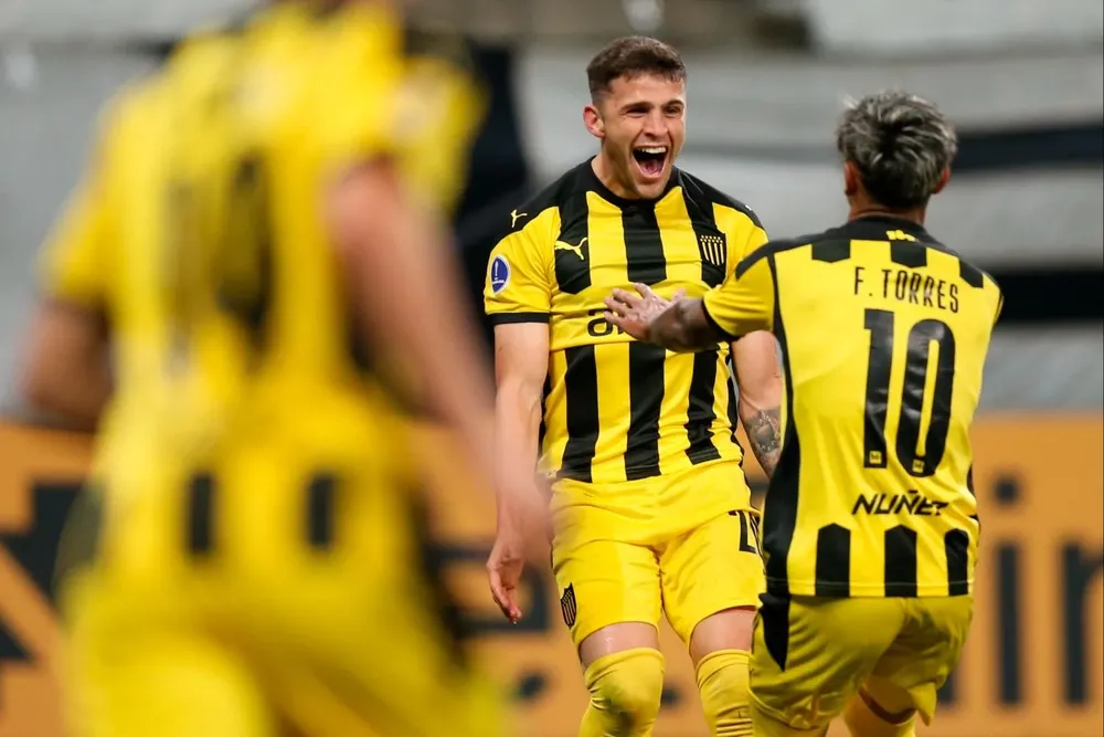 Giovanni González es probado en dos puestos distintos