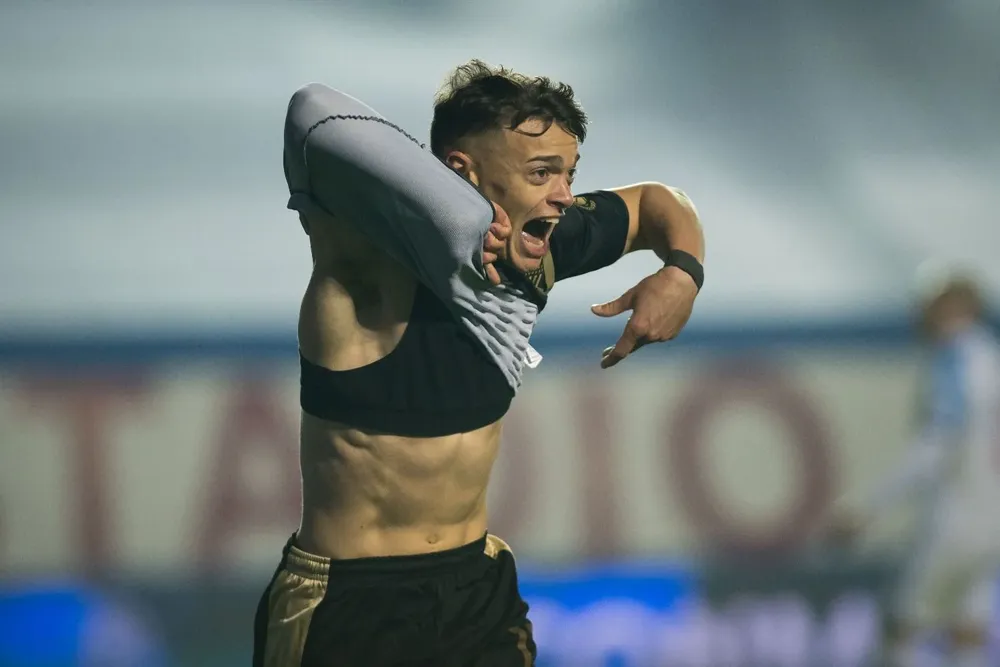 Valtntín Rodríguez celebrando su golazo en el Gran Parque Central