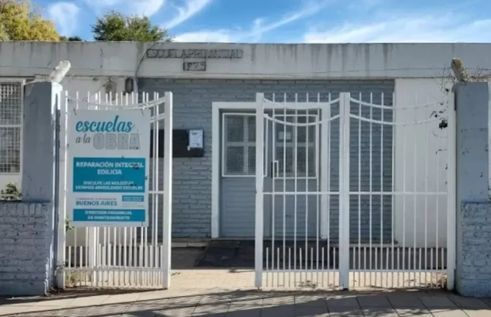 Los hechos ocurrieron en la Escuela Primaria N°25 “General Juan Gregorio Lemos”, ubicada en el corazón de un barrio de la zona noroeste de la ciudad.