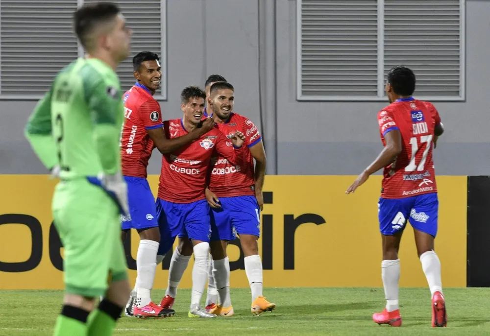 Dawson vencido, Rodríguez festeja