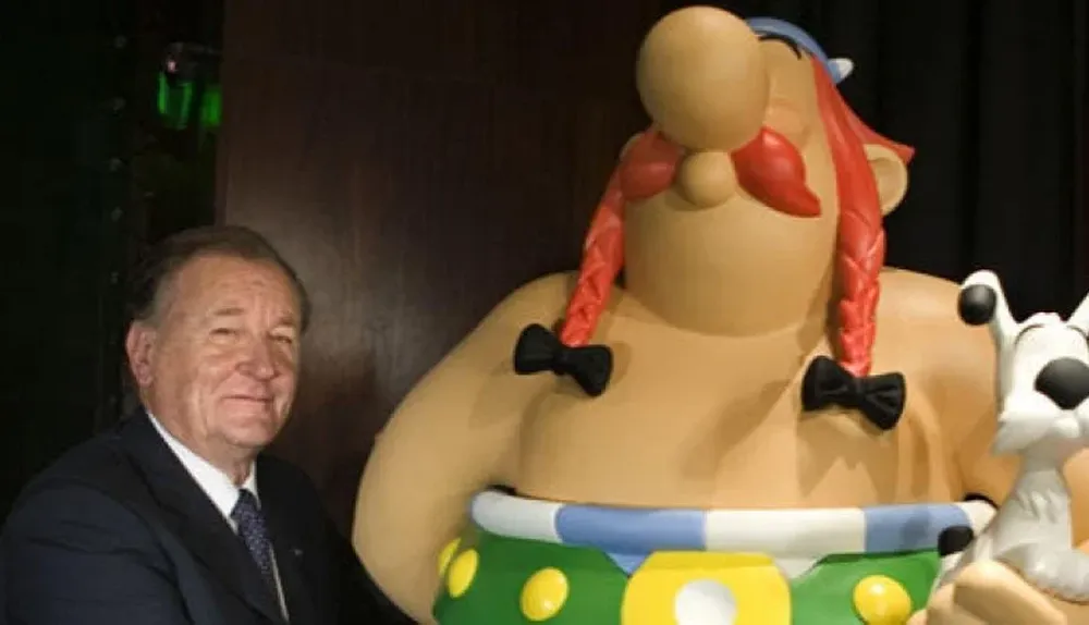 El dibujante francés Albert Uderzo junto a Astérix