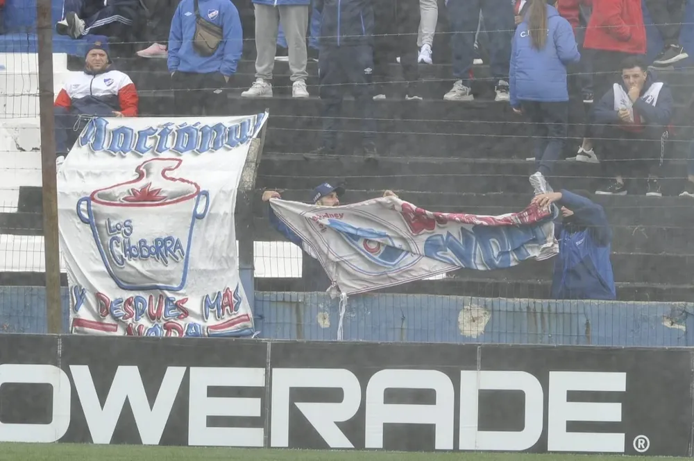 Hinchas de Nacional en Belvedere