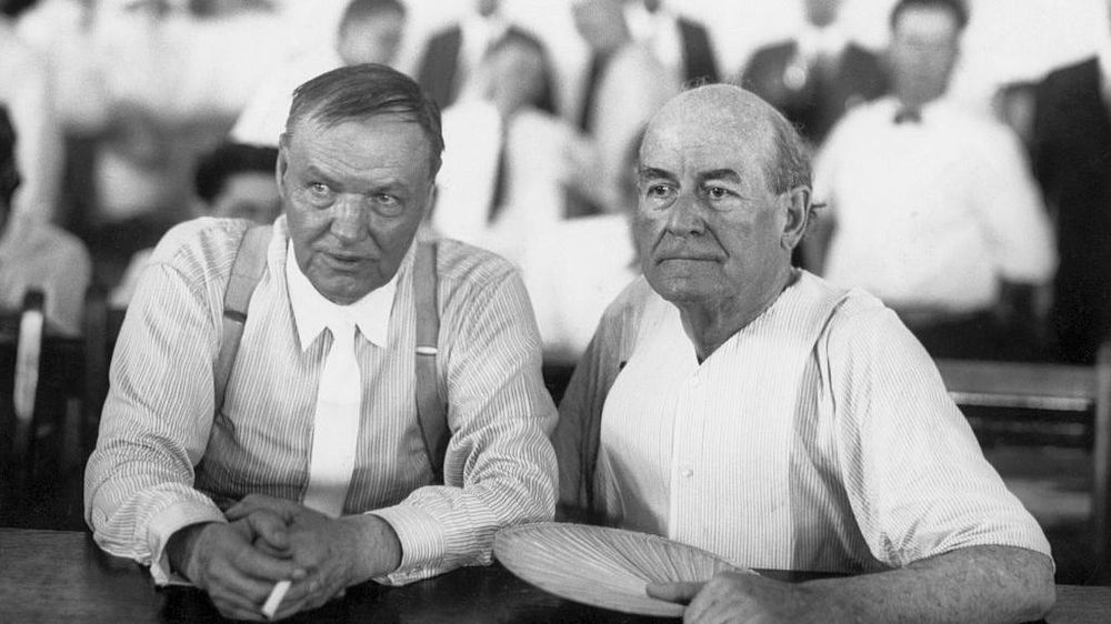 Darrow y Bryan durante el juicio, que también atrajo la atención por la importancia de los abogados.