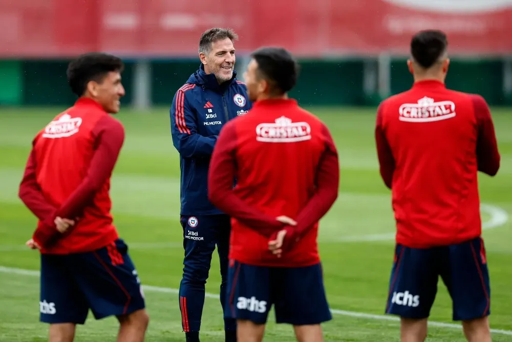 Berizzo dirigiendo el entrenamiento