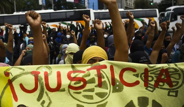 Una de las manifestaciones por los estudiantes desaparecidos de Ayotzinapa en México hace 10 años.