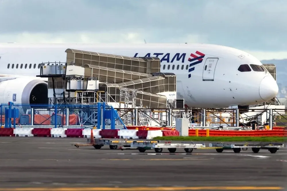 El avión de Latam que se desplomó 100 metros mientras volaba de Chile a Nueva Zelanda