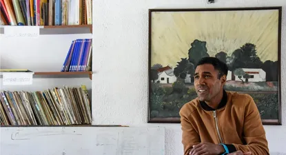 Julio Alvarado es un referente para los otros liberados que son recibidos en el hogar, ubicado en las afueras de Progreso, sede de una antigua escuela agraria