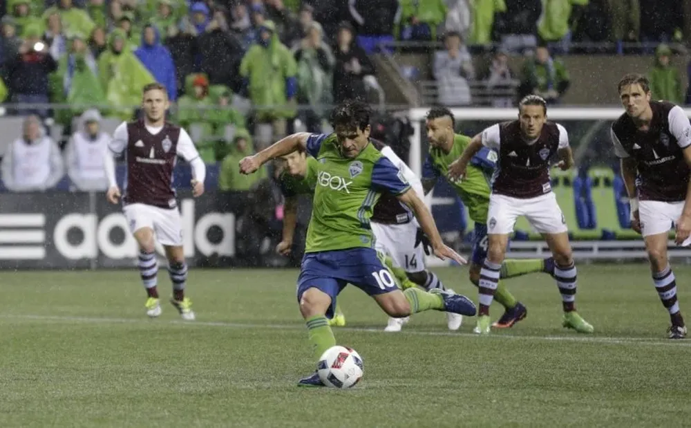 El penal, y gol, de Lodeiro