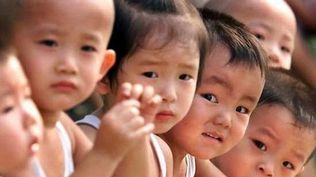 China prohibe la adopción de niños por extranjeros