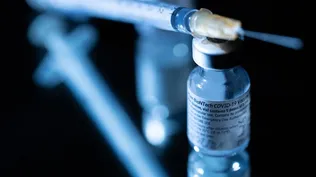 Pfizer empieza a evaluar vacunas en jóvenes de 12 a 15 años