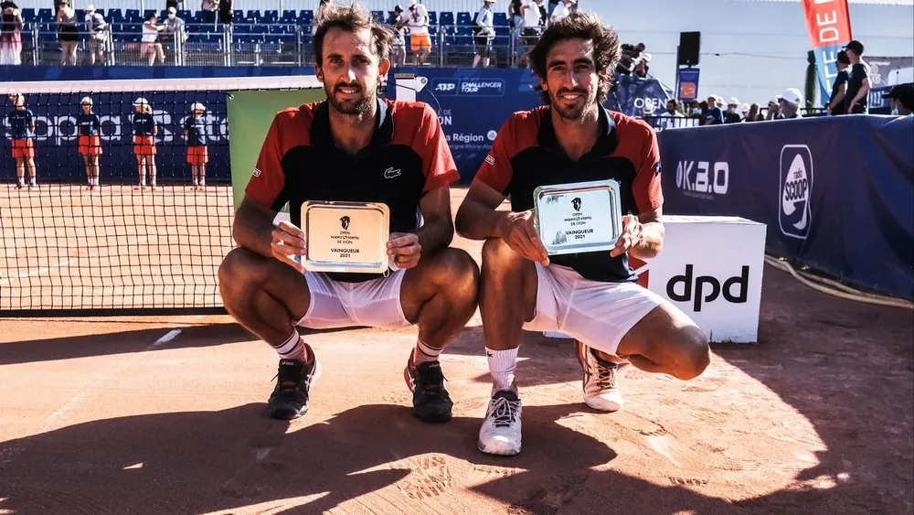 Marín Cuevas y Pablo Cuevas celebraron el título del Challenger de Lyon
