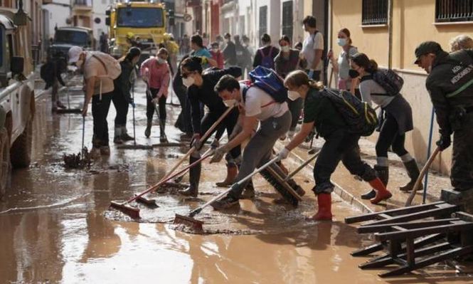 La dana, una catástrofe climática que provocó daños materiales todavía difíciles de mesurar, dejó a la Comunidad Valenciana en una situación de gran fragilidad económica. Lo último que necesitaría sería un revés comercial, que irónicamente afectaría poco a España en su conjunto pero tendría un impacto mucho intenso en la región.&nbsp; Claro, el daño anímico y la reconstrucción social, eso es otra cosa.&nbsp;&nbsp;