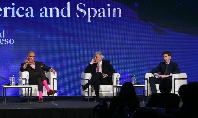 Álvaro Vargas Llosa, de la Fundación Internacional para la Libertad, Lorenzo Bernaldo de Quirós, autor de “Por una derecha liberal”, y Daniel Raisbeck del Cato Institute durante la segunda jornada de El renacer de la libertad en Argentina y el mundo organizado por la Fundación Libertad y Progreso