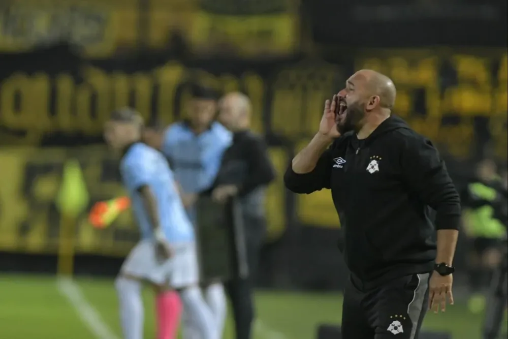 Rodrigo Bengua dirigió por Carreño, suspendido