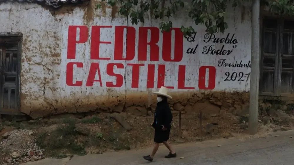 Las calles de Tacabamba se llenaron con carteles de apoyo a Castillo