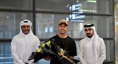 Fabricio Díaz llegó a Qatar y fue recibido por los dirigentes de su nuevo club, Al Gharafa