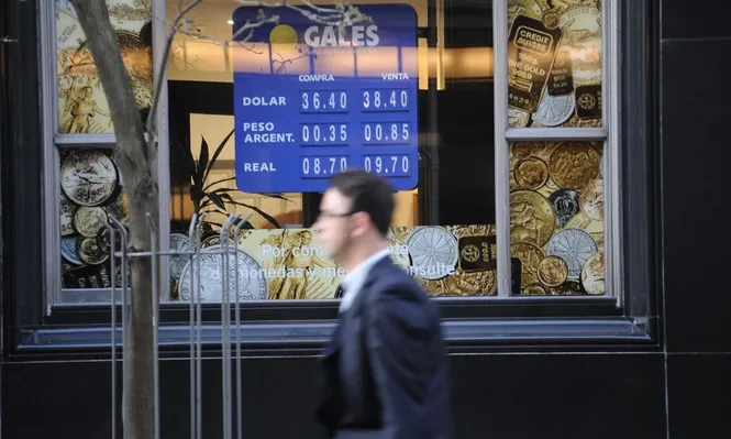 Dólar sube y coquetea con los $ 38,50 en la pizarra de los cambios
