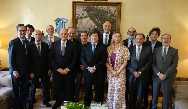 Javier Milei, Karina. MIei, Gerardo Werthein y el embajador Wenceslao Bunge, el sábado en la reunión con empresarios de Iberoamérica.