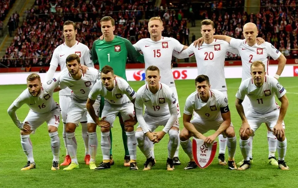 La formación de Polonia, que ganó 4-2 a Montenegro y clasificó a la Copa del Mundo