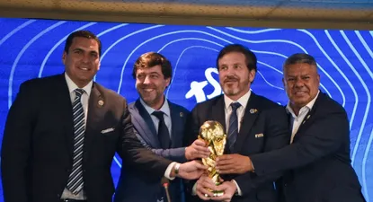 Harrison, Alonso, Domínguez y Tapia, los presidentes de las asociaciones de Paraguay, Uruguay y Argentina y el presidente de Conmebol, el día del anuncio en octubre de 2023